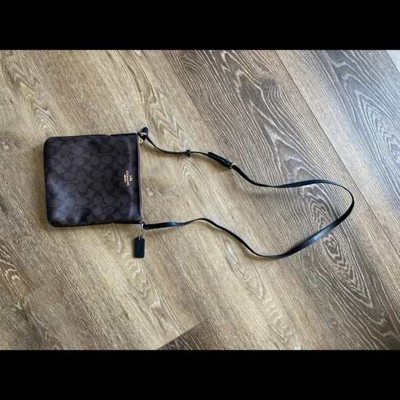 Coach purse - Picture 2 of 3